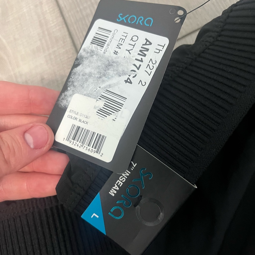 Skora - Picture 2 of 2